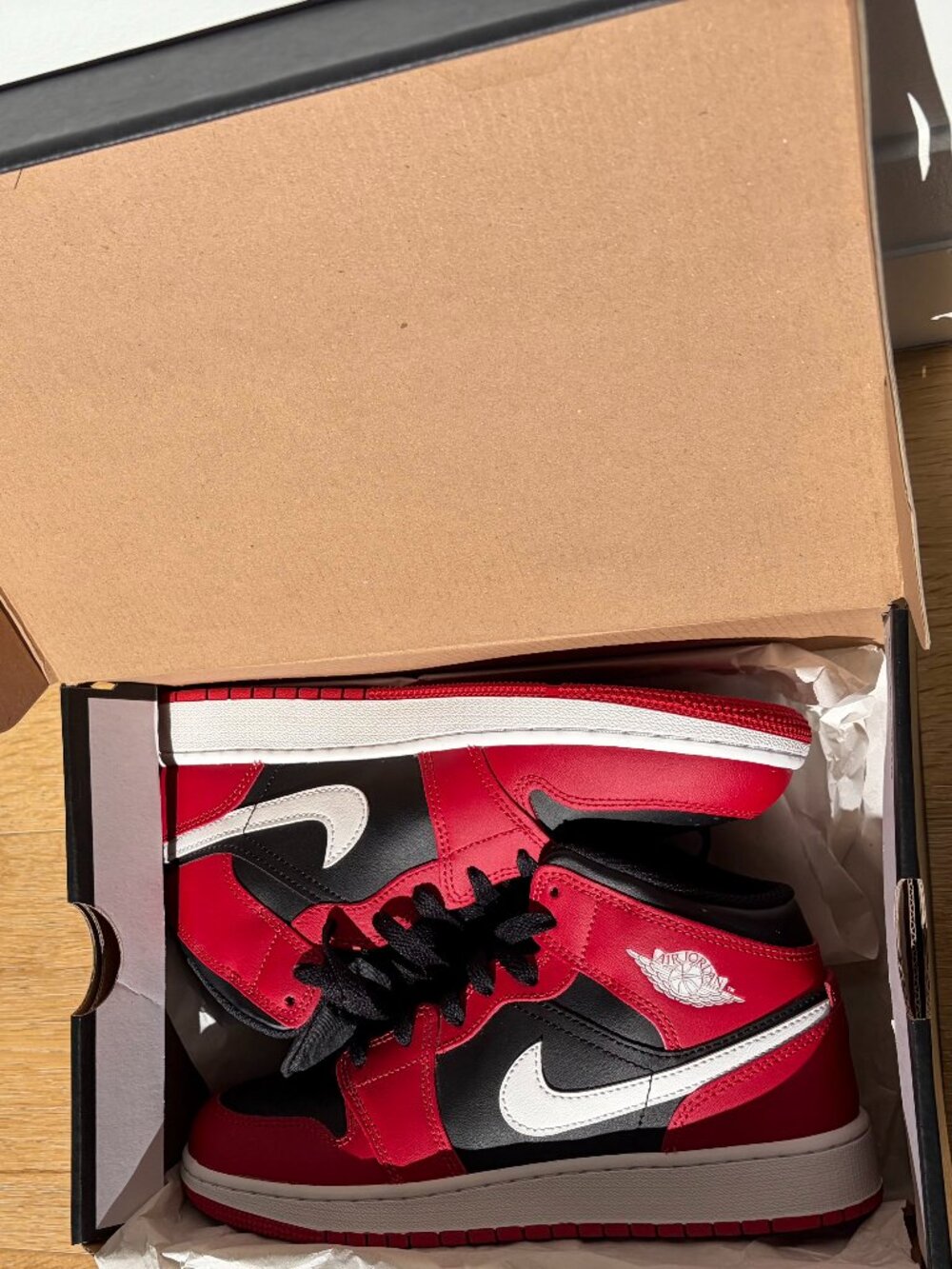 NEW Air Jordan 1 Mid - size 5.5Y